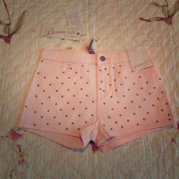 High wasted Pink shorts. Brad new