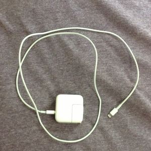 Authentic Apple iPad 4/iPhone 5 charger