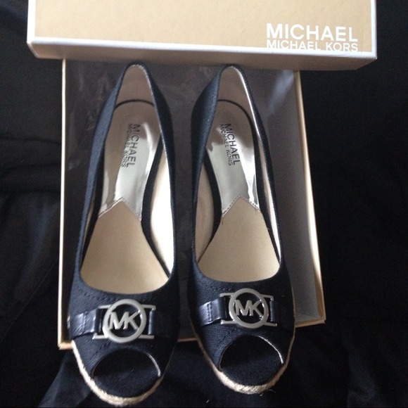 👏👏SOLD👏👏 Michael Kors Meg Open Toe 8.5 Black