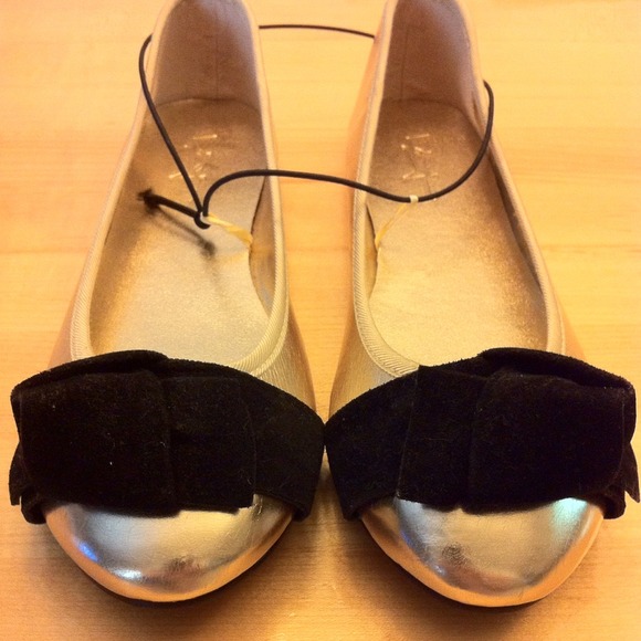 Gold Flats with Black Knotted Bow NWT