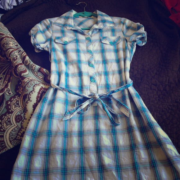 l.e.i. blue/white button down tie-front dress