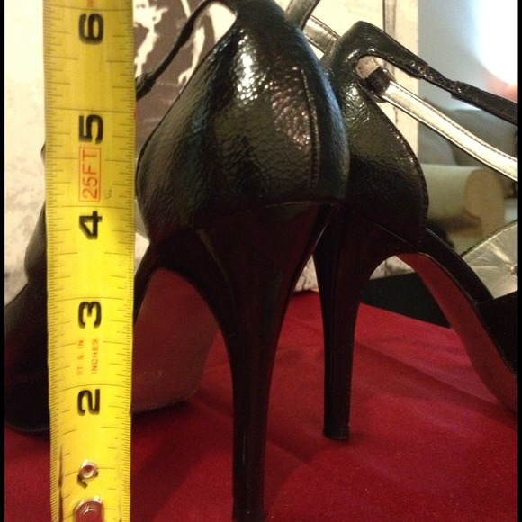 SALE! Carlos Black Patent Heels - Picture 4 of 4