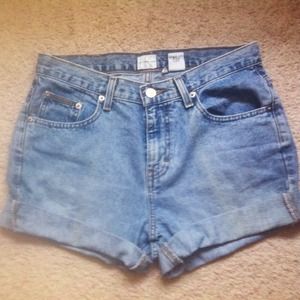SZ 6 high waisted denim shorts