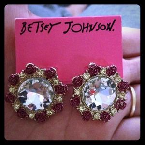 Adorable Betsey Johnson earrings 🎀
