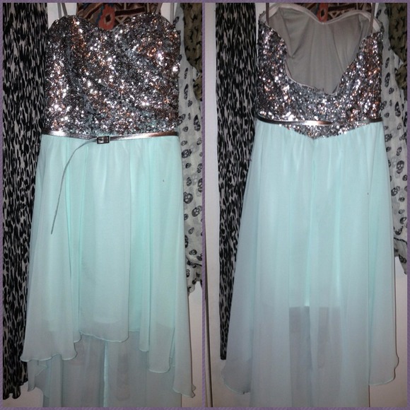 🎉🎉🎉••SOLD••🎉🎉🎉High-Low Dress👗🎀