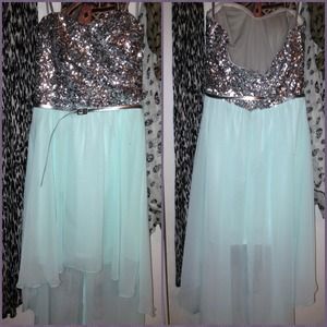 🎉🎉🎉••SOLD••🎉🎉🎉High-Low Dress👗🎀