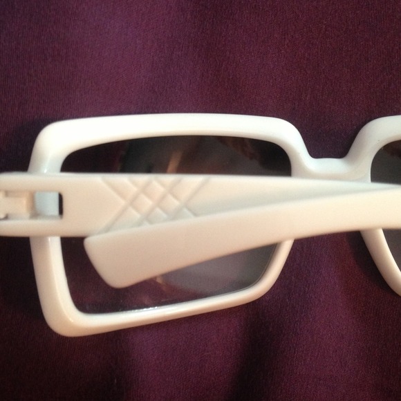 REDUCED Authentic Burberry White Sunglasses main image 4