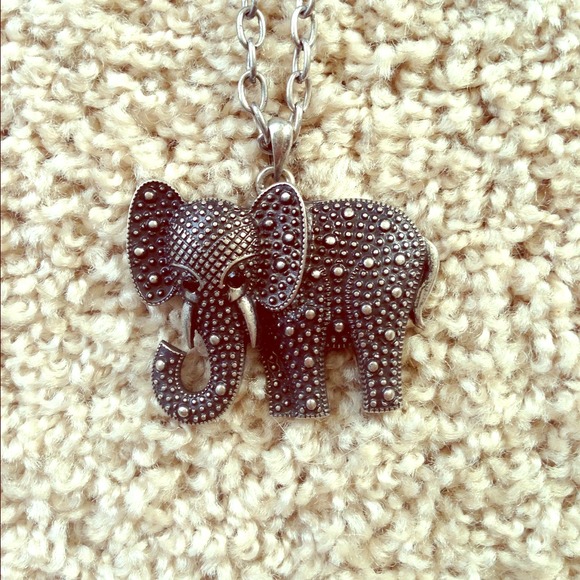 Elephant necklace by Baublebar