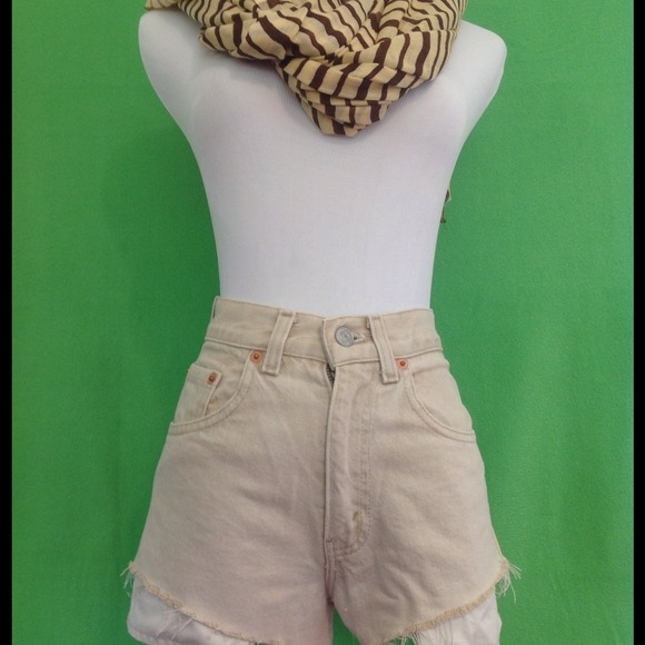 550 Levi high waisted short