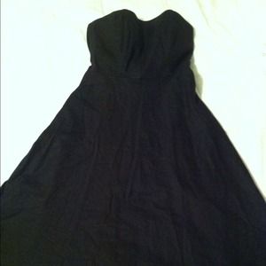 Beautiful linen strapless little black dress!