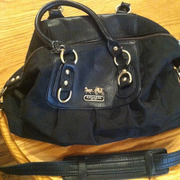 ❌TRADED❌ coach purse, handles not in best shape