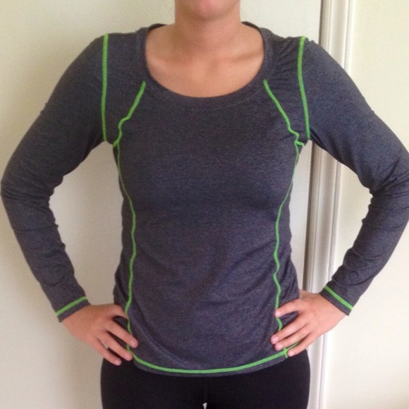 ❌SOLD❌ NWOT Running workout top in Charcoal/Green!