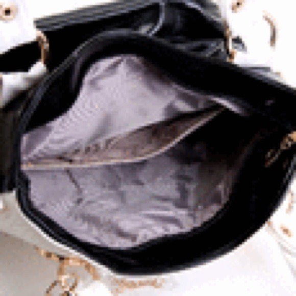 ✨SOLD✨ Ladies black and white tote - Picture 3 of 3