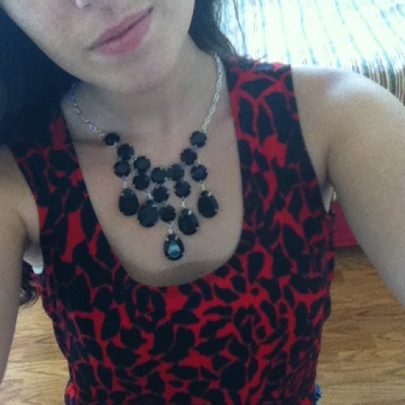 Red and black roses crop t! - Picture 2 of 3