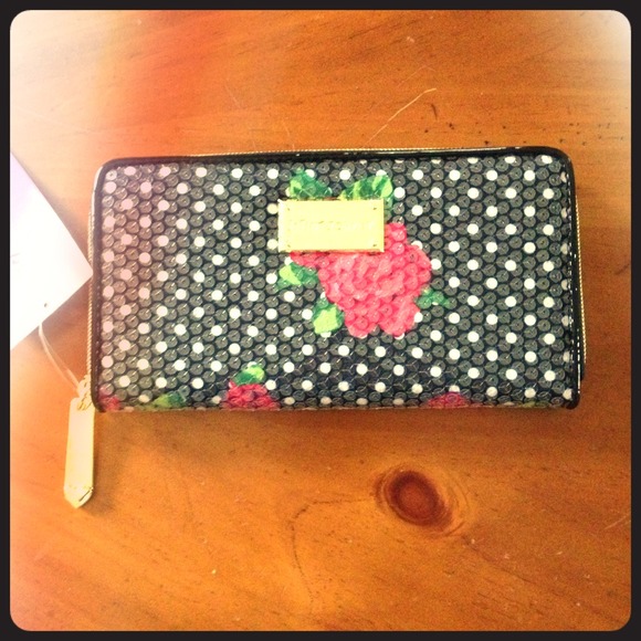 Brand new Betsey Johnson wallet. 🎀