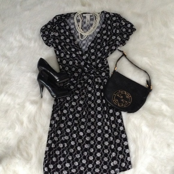Pretty wrap dress by Laundry sold