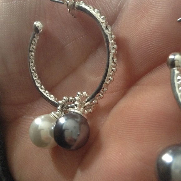 Earrings - Picture 2 of 3