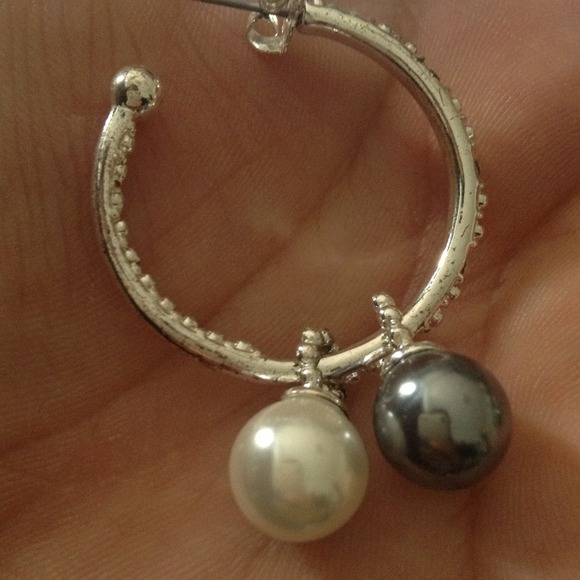 Earrings - Picture 3 of 3