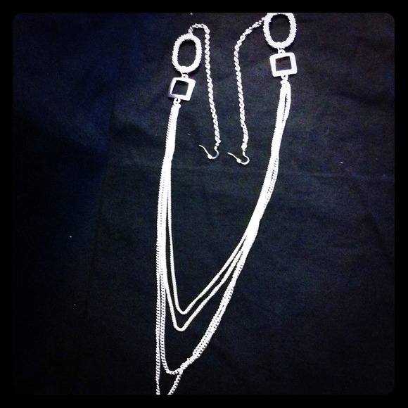 EarNecklace