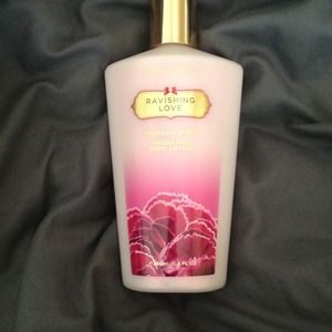 🎀💎Victoria's Secret Ravishing Love lotion