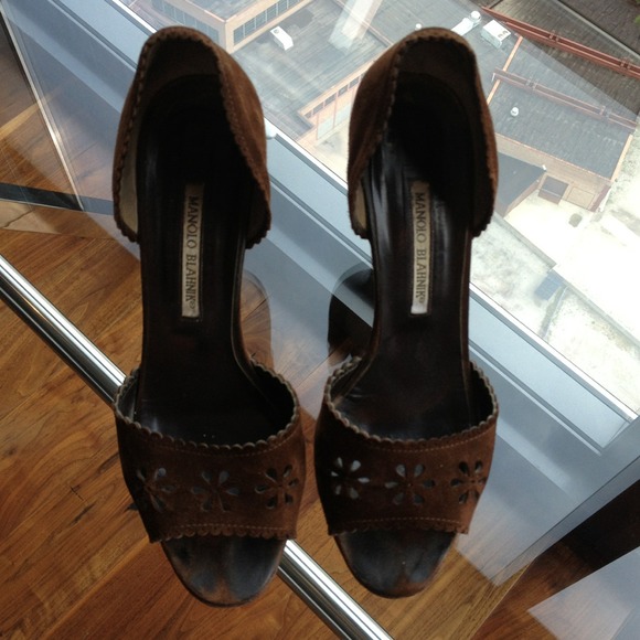 BUNDLED @maybellu   Manolo Blahnik - Picture 3 of 4