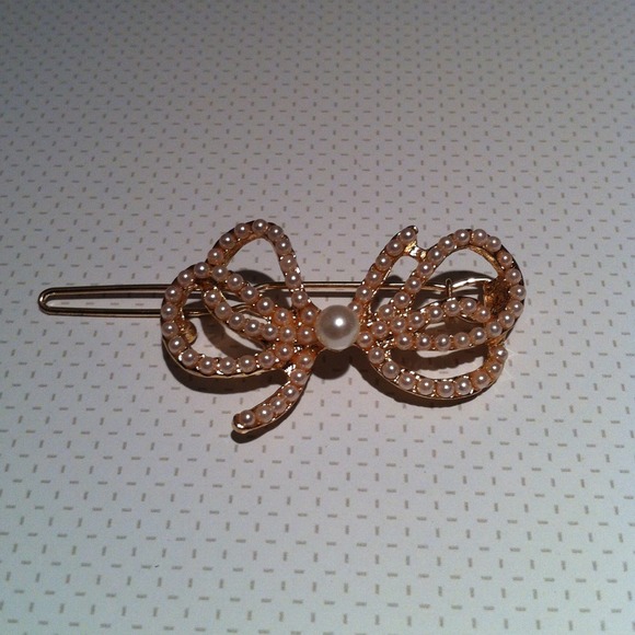 New Hairpin Bow with Pearl Accent