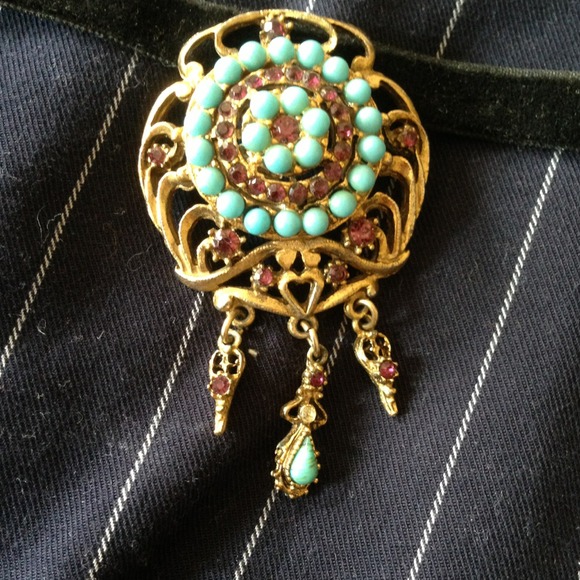 Antique brooch/pendant. It has a pin and a hanger
