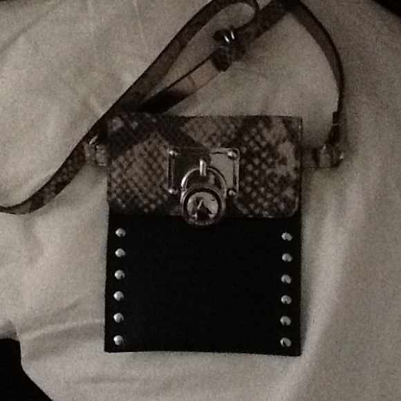 💢SOLD💢Michael kors belt wallet
