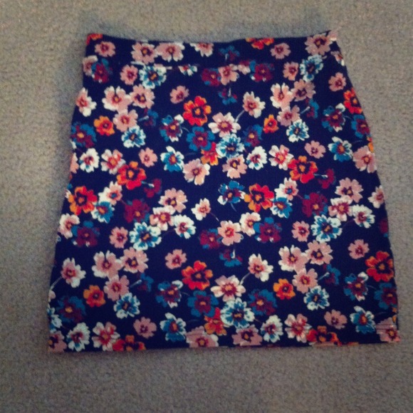 💥Reserved💥Floral Pencil Skirt