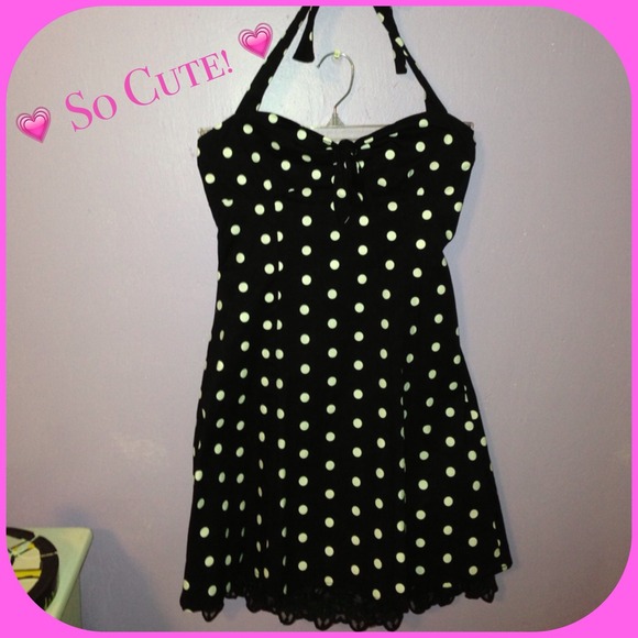 💟 Black Dress with White Polkadots.