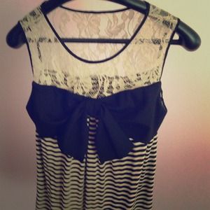 Cutesy Vintage Lace Bow Dress/Tunic