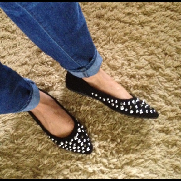 🚫SOLD IN BUNDLE🚫Black spiked pointy flats - Picture 3 of 4
