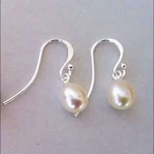 Shepherd hook pearl earrings