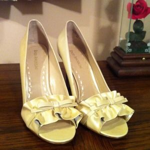 Enzo angiolini pearlized cream heel