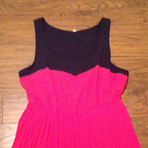 🚫SOLD IN BUNDLE🚫NWT Hot Pink & Navy Dress - Picture 3 of 3