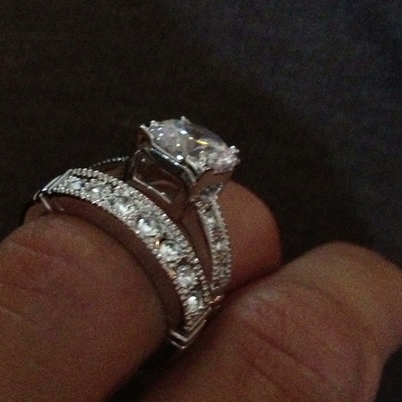 Engagement set - Picture 2 of 3