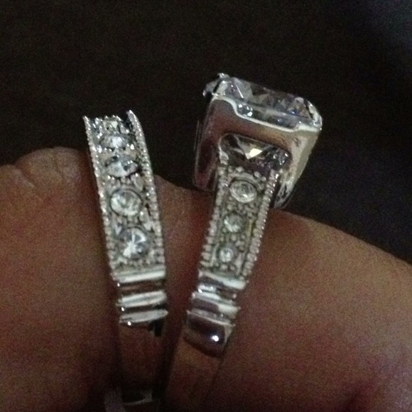 Engagement set - Picture 3 of 3