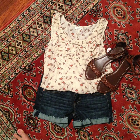 ❌❌SOLD ❌❌Bird printed flowy ruffled tank top