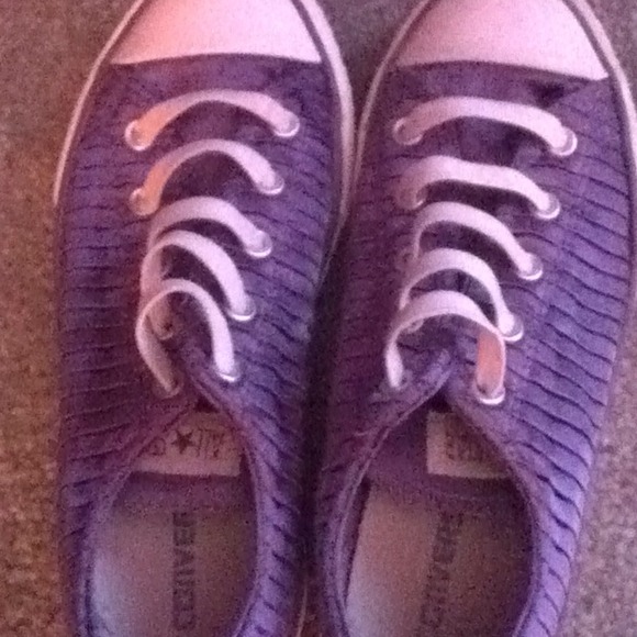 Purple converse - Picture 3 of 3