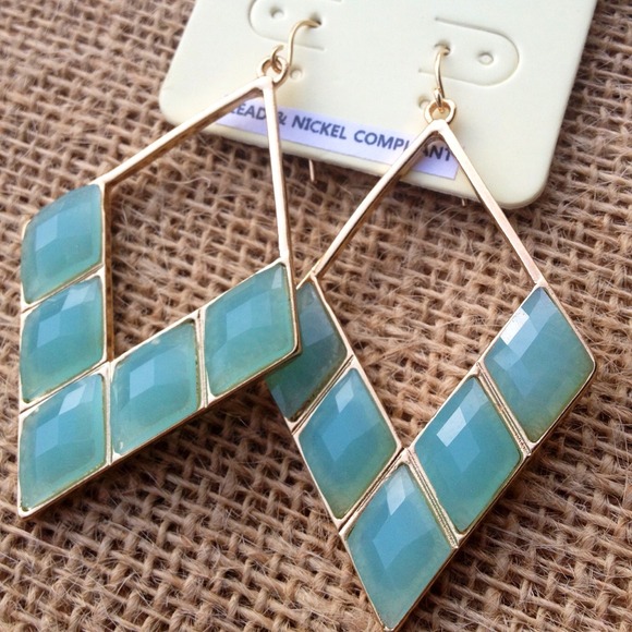 Mint dangle earrings - Picture 1 of 1