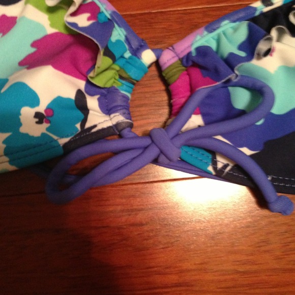 ❌❌SOLD IN BUNDLE❌❌Adorable floral bikini - Picture 2 of 3