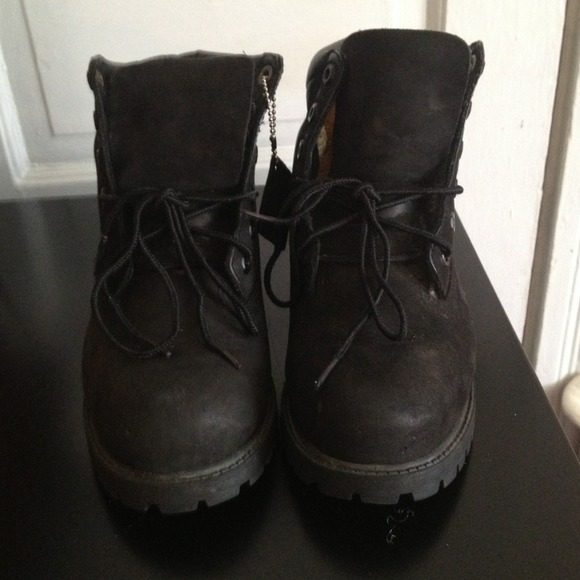 Black timberland boots