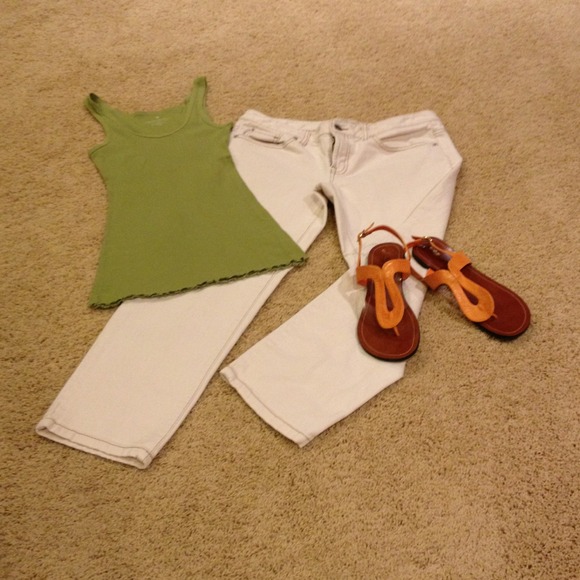 Bundled and Sold Cream denim crop jeans. Best fit!