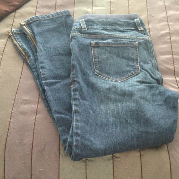 Maternity low-rise dk blue Capri & blue SS jeans