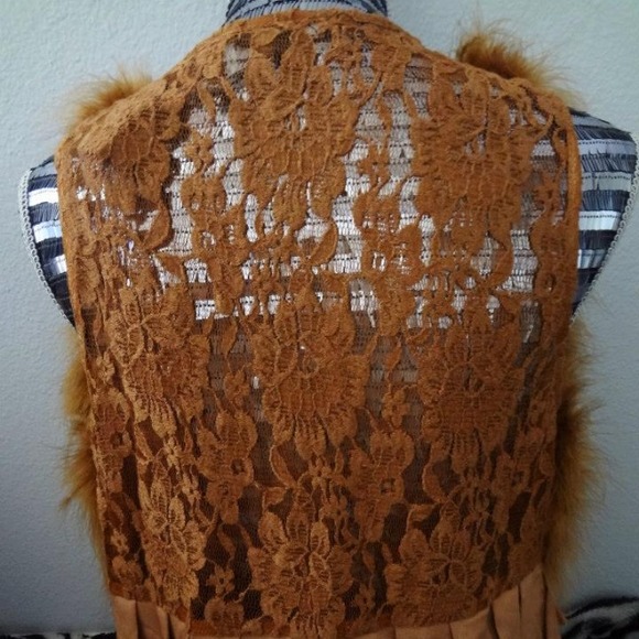 Faux feather vest - Picture 3 of 3