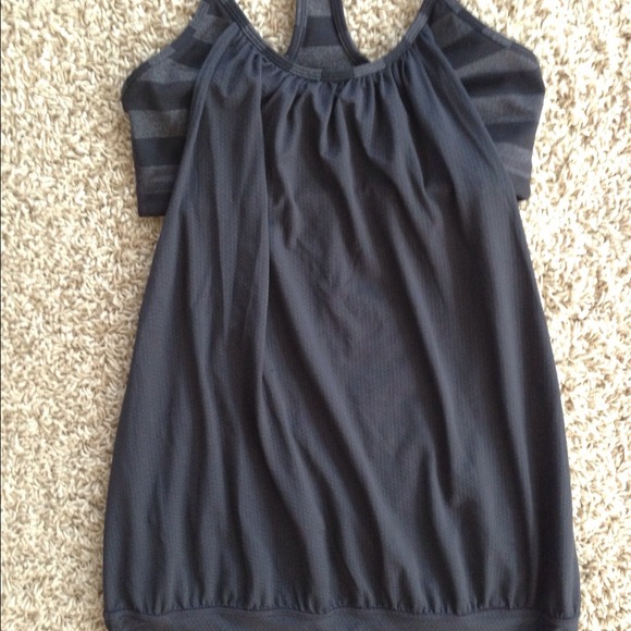 Lululemon size 6 no limits tank