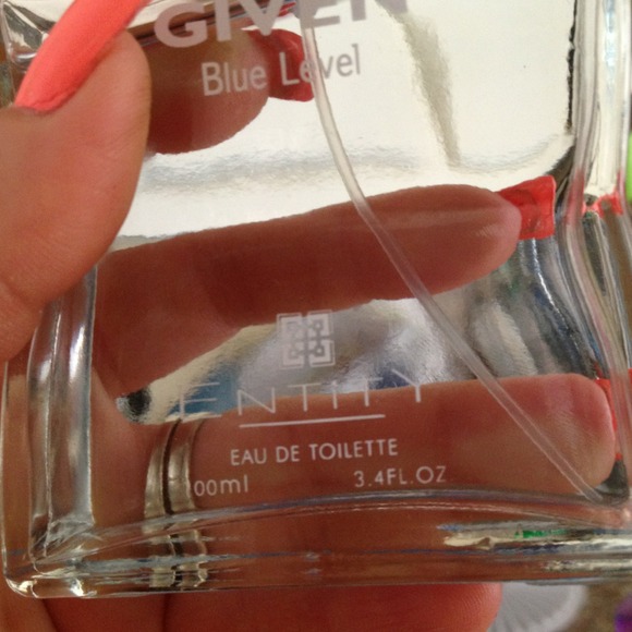 SOLD3.4 oz men cologne smells like D&G light blue - Picture 2 of 2