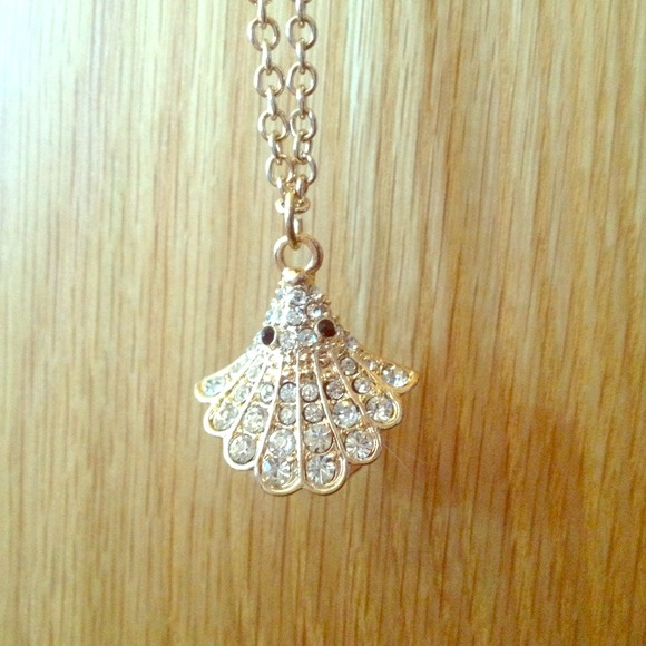 Jewelry - Cute Gold Necklace