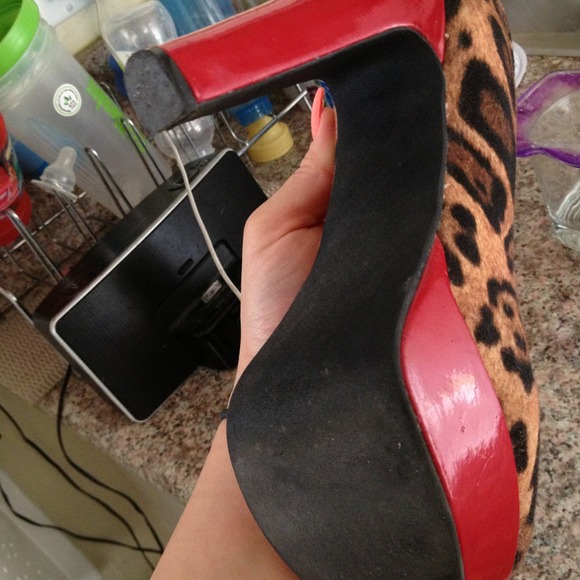 Cute leopard shoes w/ red bottoms - Picture 4 of 4