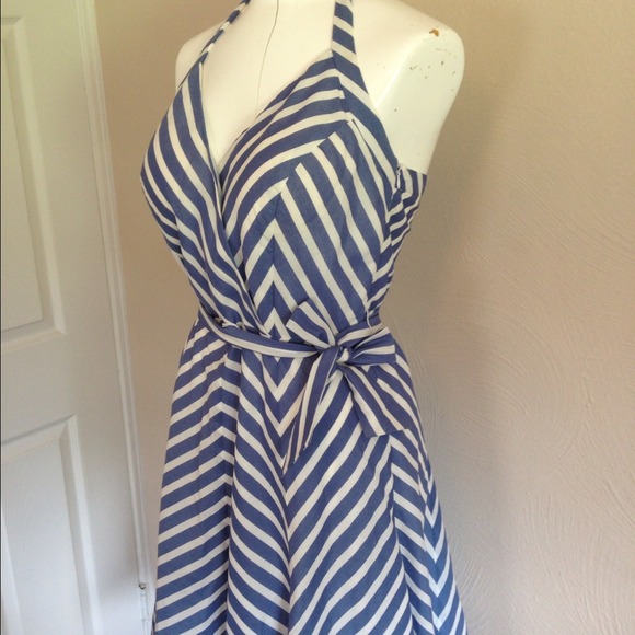 🚫SOLD🚫Chevron patterned halter dress - Picture 2 of 4
